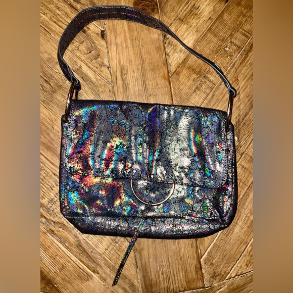 Urban Outfitters oil slick crackled print shoulder bag with silver rings - nwot - Picture 2 of 9
